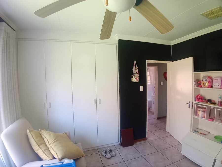 To Let 4 Bedroom Property for Rent in Geelhoutpark North West